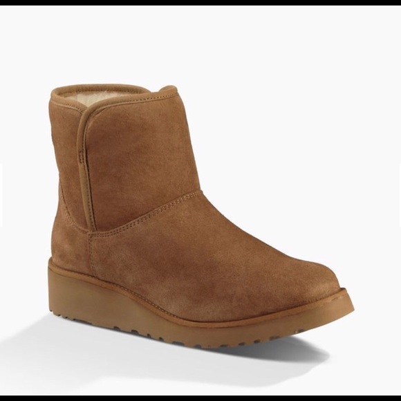 UGG Shoes - NWOT UGG Kristin Boots in Chestnut